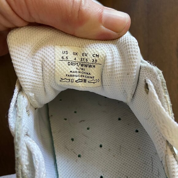 Non Slip Infinity by Cherokee White Sneakers - Size 6 - Picture 7 of 7